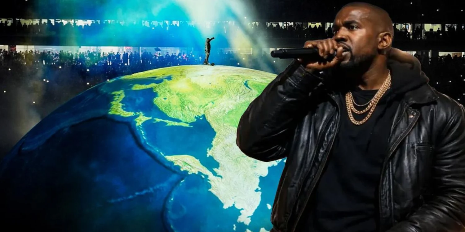 Kanye West elinde mikrofon ve sahnedeki hali bir arada