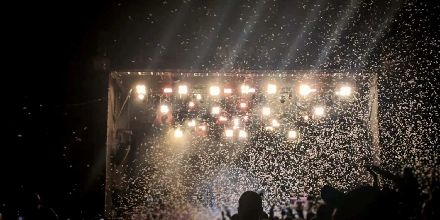 İzmir Arena konser sonu sahne gösterisi